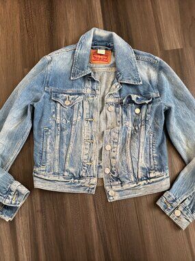 Levi's Jean Jacket Women's Size XS Blue Wash Distressed Sandblasted